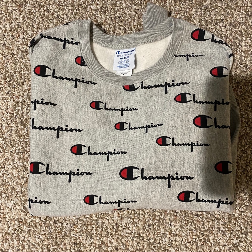 BRAND NEW CHAMPION CREWNECK